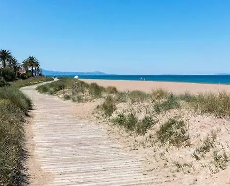 Les Gavines - *