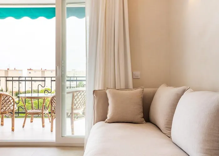 Апартаменти Les Gavines - *